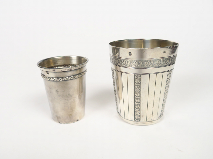 Timbale de style Art déco en argent, poinçon Minerve, à décor de roses