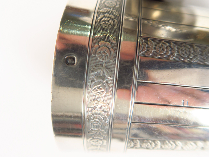 Timbale de style Art déco en argent, poinçon Minerve, à décor de roses