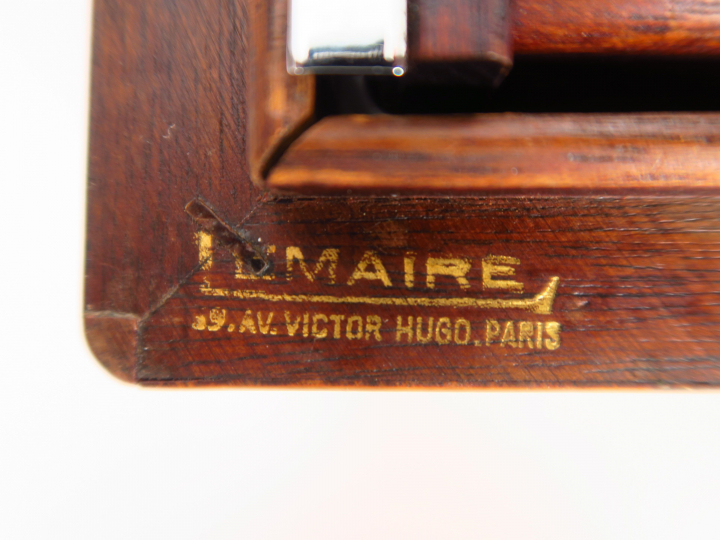 LEMAIRE à Paris. Cave à cigares en loupe d'amboine.  Signée. 13 x 32 x
