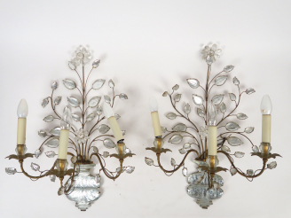 Vente aux enchères Maison Baguès. Paire d'appliques en métal doré et verre, à décor de va