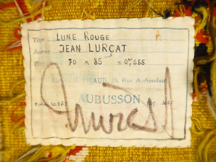 Jean LURCAT. "Lune rouge". Tapisserie d'Aubusson. Signée sur le bolduc