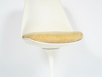 Vente aux enchères Eero Saarinen pour Knoll. Chaise "Tulipe".  Pied central en fonte d'al