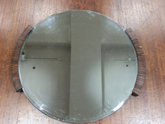 Vente aux enchères FAURE. Miroir, cadre en placage d'ébène de macassar.  Diam. 88 cm  (sa