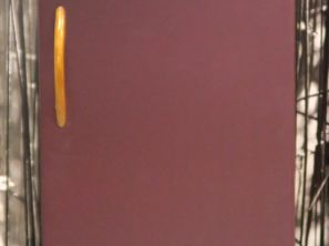 Vente aux enchères CLIMADIFF.  Cave à vins de vieillissement, ouvrant à une porte.  185 x