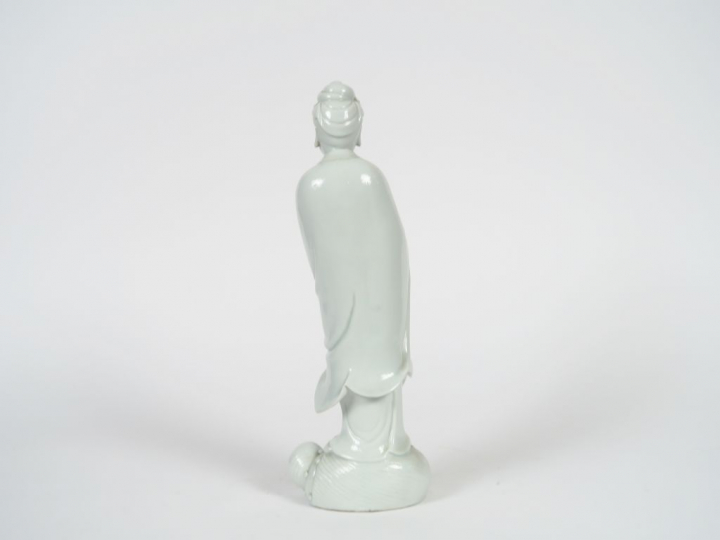 Statuette en émail blanc de Chine représentant une divinité féminine d