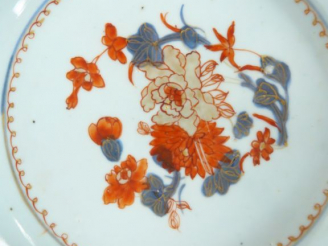 Vente aux enchères Paire d'assiettes en porcelaine de Commande décor Imari chinois de fle