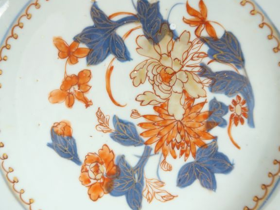 Paire d'assiettes en porcelaine de Commande décor Imari chinois de fle