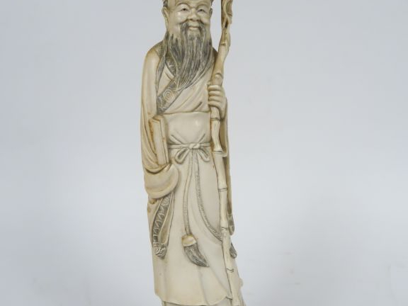 Lot comprenant un sage au bâton et une déesse du printemps en ivoire. 