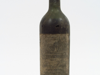 Vente aux enchères 1 BOUTEILLE CHÂTEAU DES CARMES HAUT BRION GRAVES - 1917 - MEP/CAPS CIR
