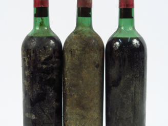 Vente aux enchères 3 BOUTEILLES CHÂTEAU AUSONE ST EMILION - 1940 - MEP/SE/BOUCHON ESTAMPE