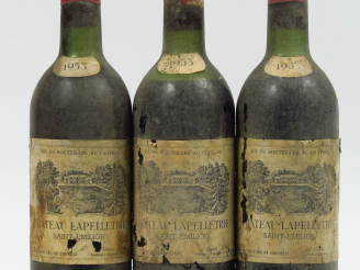 Vente aux enchères 3 BOUTEILLES CHÂTEAU LAPELLETRIE ST EMILION - 1953 - 2 HEP/1 MEP/BS/EA