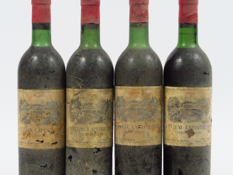 Vente aux enchères 4 BOUTEILLES CHÂTEAU LAPELLETRIE ST EMILION - 1955 - 3 LB/1 LB-HEP/BS/