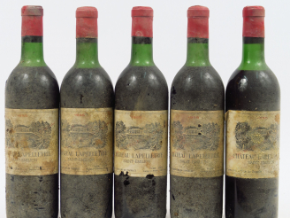 Vente aux enchères 5 BOUTEILLES CHÂTEAU LAPELLETRIE ST EMILION - 1955 - 4 HEP/1 MEP/BS/EF