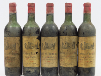 Vente aux enchères 5 BOUTEILLES CHÂTEAU COUDERT ST EMILION 1955 - 2 HEP/1 MEP/1 BEP/3 CAP