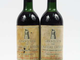 Vente aux enchères 2 BOUTEILLES CHÂTEAU LATOUR 1er GCC PAUILLAC - 1956 - HEP/ELF/1 ELA/2 