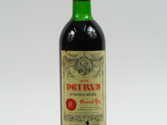 Vente aux enchères 1 BOUTEILLE CHÂTEAU PETRUS POMEROL - 1976 - LB/ELA
