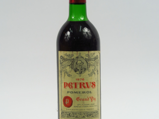 Vente aux enchères 1 BOUTEILLE CHÂTEAU PETRUS POMEROL - 1976 - HEP/ELA