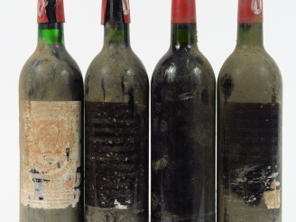 Vente aux enchères 4 BOUTEILLES CHÂTEAU PICHON LONGUEVILLE BARON GCC PAUILLAC - 1979 - 4 