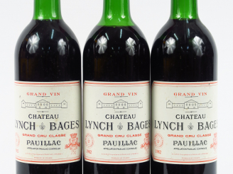 Vente aux enchères 3 BOUTEILLES CHÂTEAU LYNCH BAGES GCC PAUILLAC - 1982 - 2 BG/1 LB-HEP