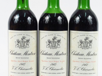 Vente aux enchères 3 BOUTEILLES CHÂTEAU MONTROSE GCC ST ESTEPHE - 1982 - 2 LB/1 MEP/1 CAP