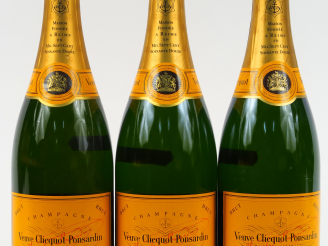 Vente aux enchères 3 BOUTEILLES CHAMPAGNE VEUVE CLICQUOT PONSARDIN