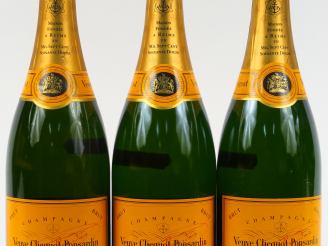 Vente aux enchères 3 BOUTEILLES CHAMPAGNE VEUVE CLICQUOT PONSARDIN