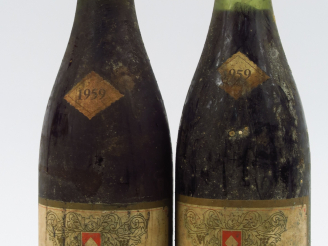 Vente aux enchères 2 BOUTEILLES MORGON G. GUERRIER - 1959 - 2,5 CM/3 CM/BS/ELA