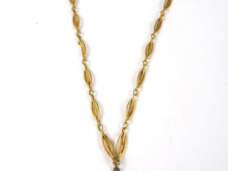 Vente aux enchères Pièce de 20 francs or montée en pendentif, avec sa giletière. Poids : 