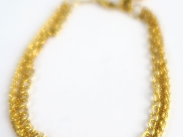 Bracelet en or bas titre, quatre chaines rassemblées. Poids tel : 3,4 