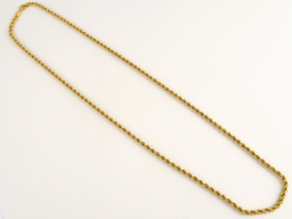 Vente aux enchères Collier en or, fine maille torsadée. Poids : 3 g