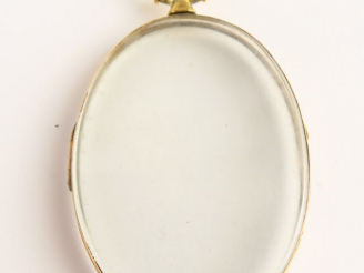 Vente aux enchères Porte photo en verre, monture en or. Poids tel : 15,3 g