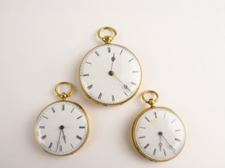 Vente aux enchères Montre de gousset et deux montres de col. Poids tel : 105,9