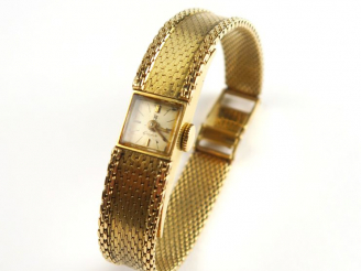 Vente aux enchères LIP. Montre de dame, boitier et bracelet en or. Poids tel : 36,3 g