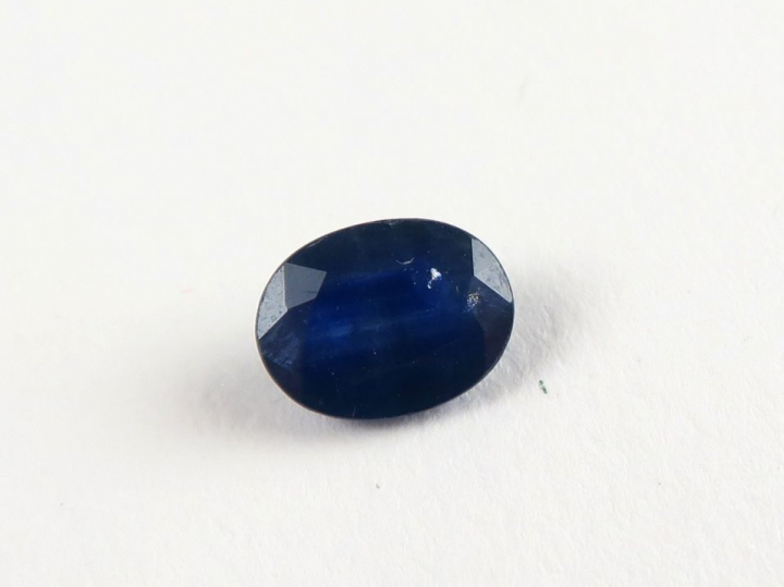 Saphir sur papier. 1,66 carat environ