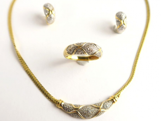 Vente aux enchères Parure en or jaune et pavage de diamants, comprenant un collier, une b
