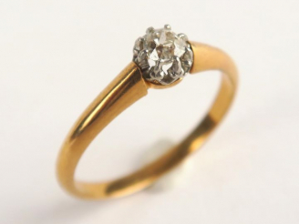 Vente aux enchères Bague en or jaune, ornée d'un diamant taille ancienne. Poids tel : 4 g