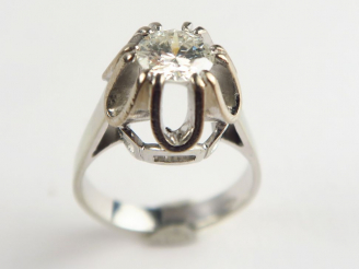 Vente aux enchères Solitaire de 0,80 carat environ. Monture en or blanc. Poids tel : 4,8 