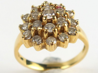 Vente aux enchères Bague en or, sertie de diamants sur différents niveaux. Poids tel : 4,