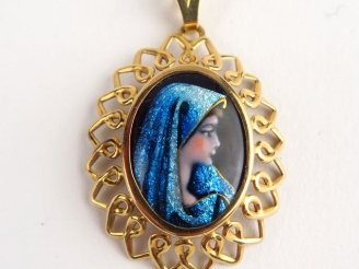Vente aux enchères Pendentif émail de Limoges, monture en or. Poids tel : 3,6 g