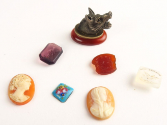 Vente aux enchères Cachet en argent et agate (petit manque), figurant une tête de sanglie