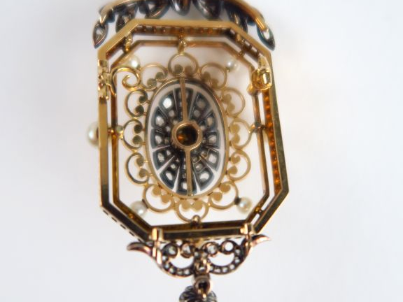 Pendentif Napoléon III en or jaune et or blanc, orné de perles et de r