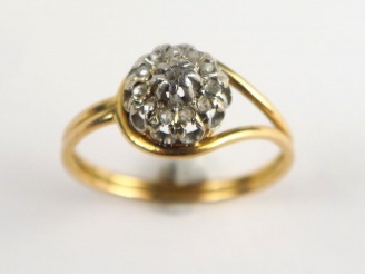 Vente aux enchères Bague en or deux tons, ornée de diamants taillés en rose. Poids tel : 