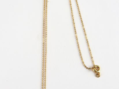 Chaine en or retenant un pendentif serti d'un saphir et d'imitations d