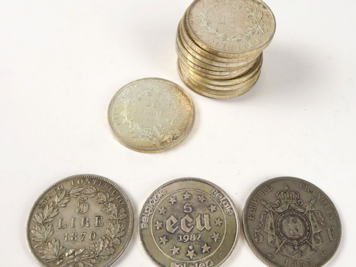 15 pièces d'argent : 12 pièces de 10 francs et 3 pièces  : 5 Lire 1870