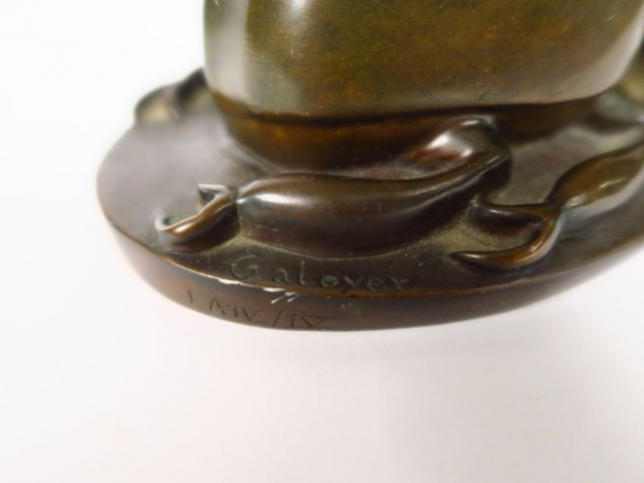 GALOYER. "Scarabée". Sculpture en bronze patine brune. Signée.   Épreu