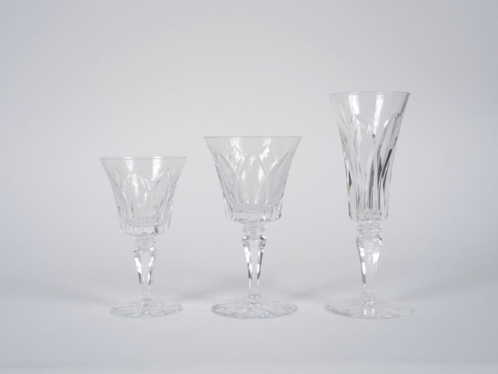 SAINT LOUIS.  Service de verres en cristal. Comprenant :  - 12 verres 