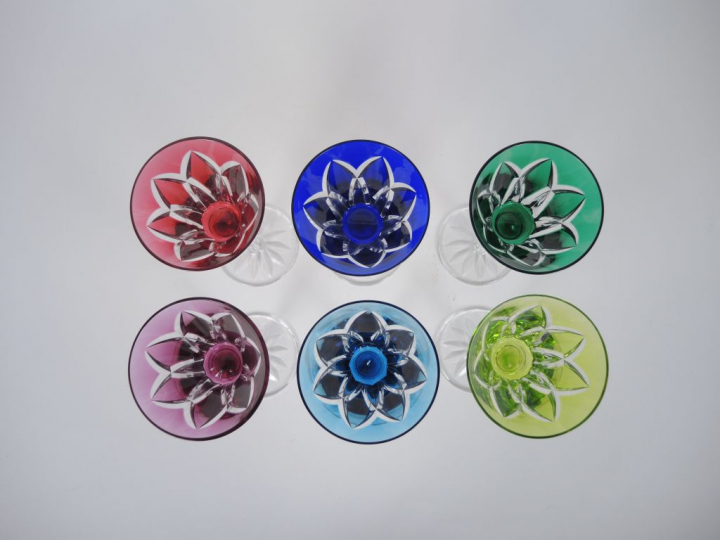 SAINT LOUIS.  Service de verres en cristal. Comprenant :  - 12 verres 