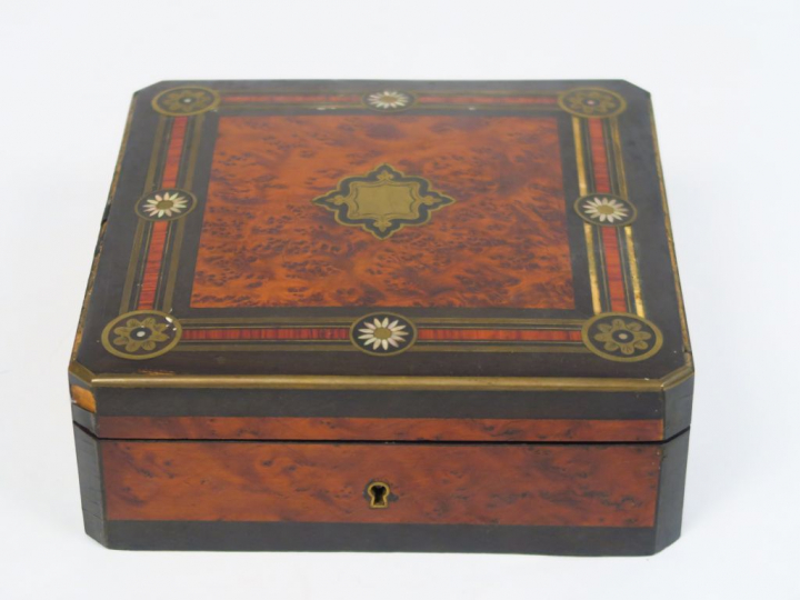 Coffret à bijoux Napoléon III en marqueterie Boulle. 6,2 x 18,2 x 18,5