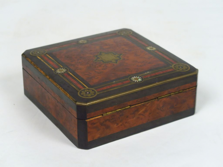 Coffret à bijoux Napoléon III en marqueterie Boulle. 6,2 x 18,2 x 18,5