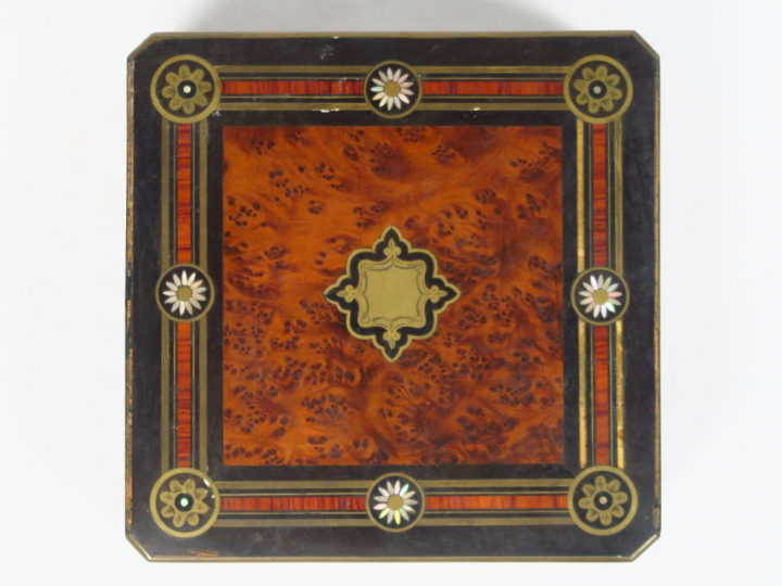 Coffret à bijoux Napoléon III en marqueterie Boulle. 6,2 x 18,2 x 18,5